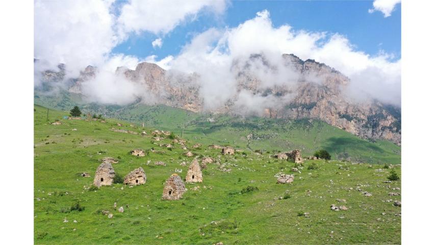 Архитектурный комплекс с. Лезгор. Некрополь
