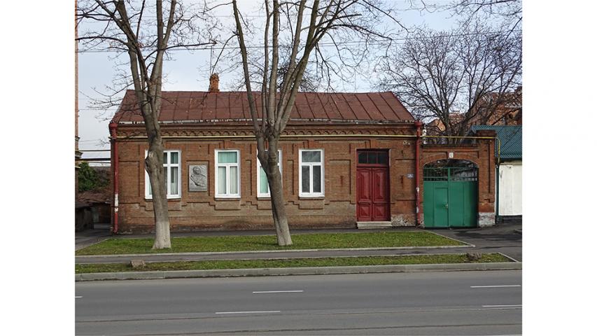 Дом, в котором жил Герой Советского Союза генерал-майор И. М. Дзусов