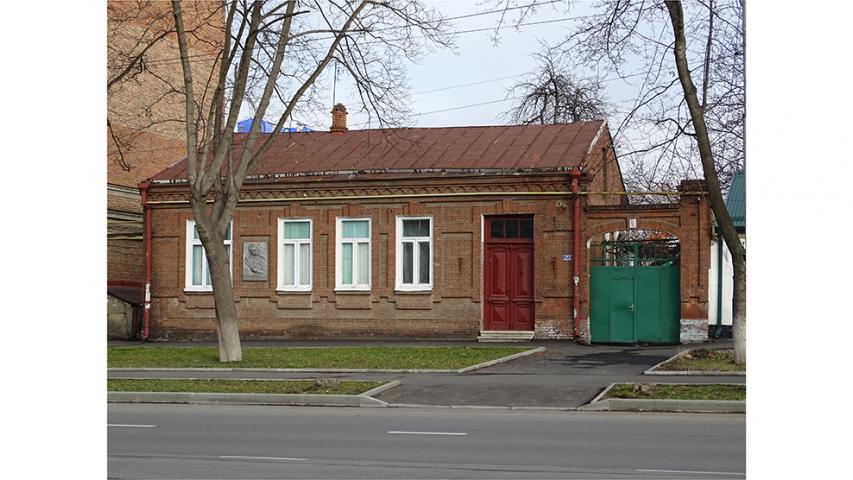 Дом, в котором жил Герой Советского Союза генерал-майор И. М. Дзусов
